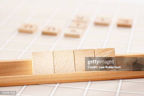 empty scrabble blocks - jogo de palavras imagens e fotografias de stock