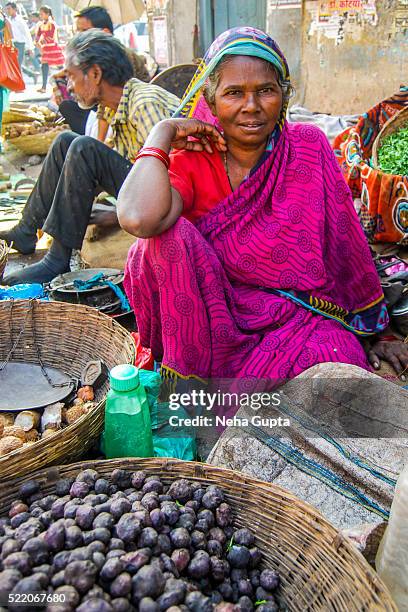 she sells water chestnuts for living - damoh stock pictures, royalty-free photos & images