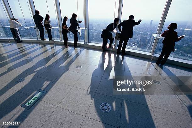 view from mori tower - colinas de roppongi fotografías e imágenes de stock