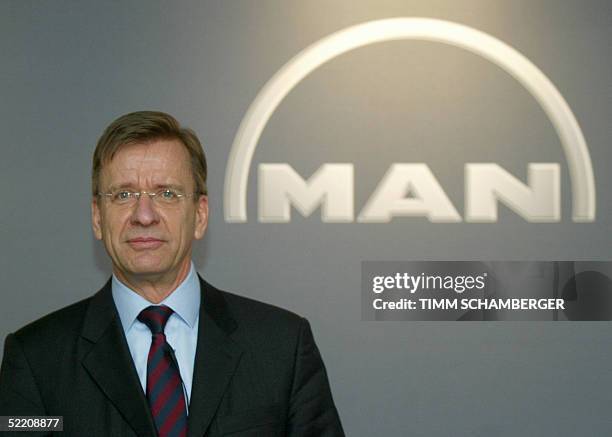 Hakan Samuelsson, chairman of German MAN Nutzfahrzeuge AG poses beside his company's logo during a press conference 17 February 2005 in Munich. The...