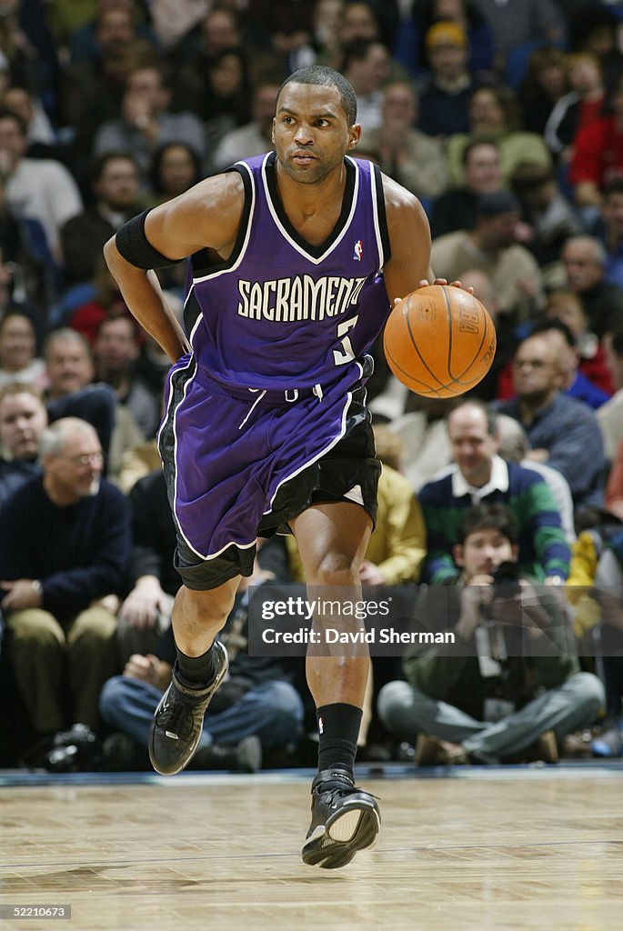 Cuttino Rashawn Cuttino Mobley of the Sacramento Kings dribbles the ball against the ...