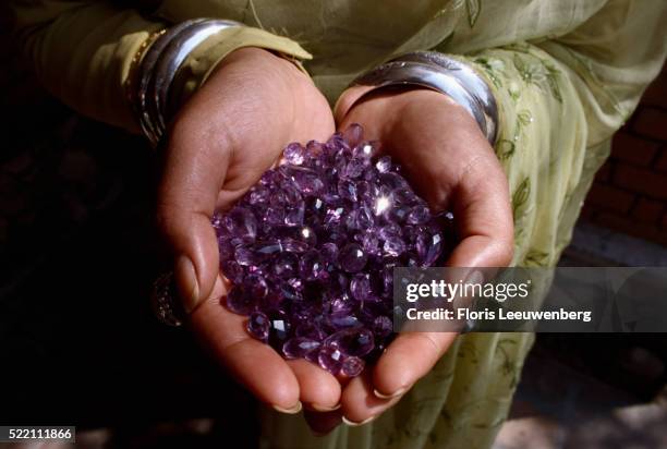 handful of amethysts - amethyst bildbanksfoton och bilder