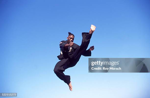 black belt in action - mens judo fotografías e imágenes de stock