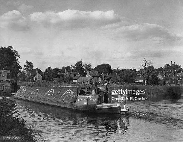 Hunton Bridge Shell Hunton Bridge Photos and Premium High Res Pictures - Getty Images