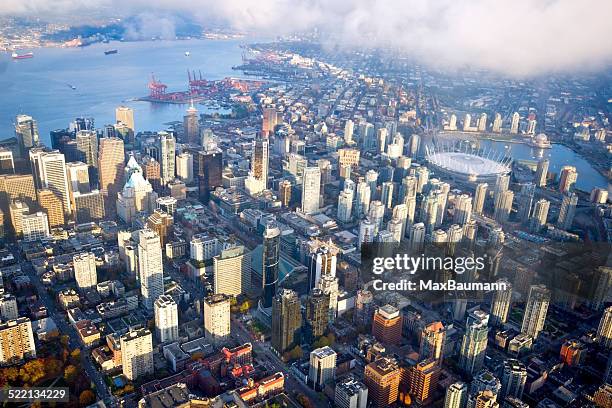 aerial view of vancouver downtown - stanley park vancouver canada stockfoto's en -beelden