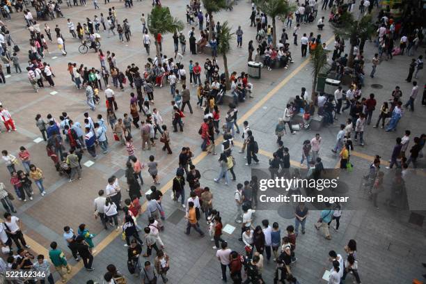 china, guangdong province, guangzhou, xiajiu lu pedestrian street, crowd of people - explosion démographique photos et images de collection