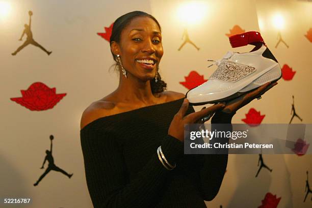 Athlete Lisa Leslie arrives at the Air Jordan XX Launch Party at Rise Nightclub on February 18, 2005 in Denver, Colorado.