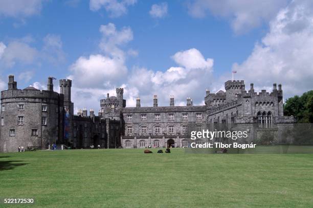 kilkenny castle ireland - kilkenny ireland stock pictures, royalty-free photos & images