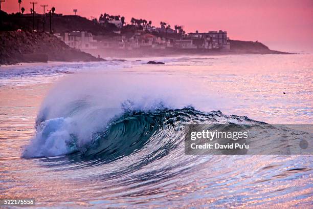 sea wave at sunset, malibu, california, usa - océan pacifique photos et images de collection