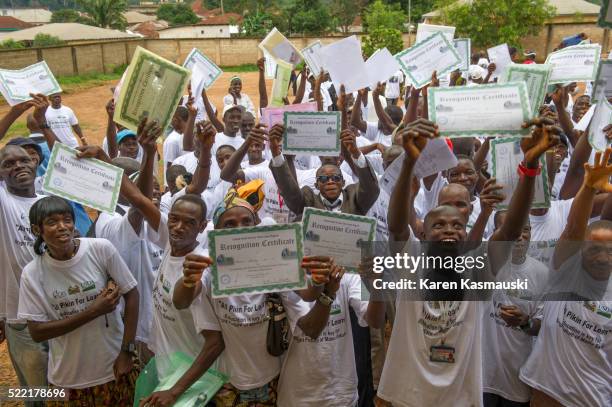 teacher training in sierra leone - graduation crowd stock pictures, royalty-free photos & images