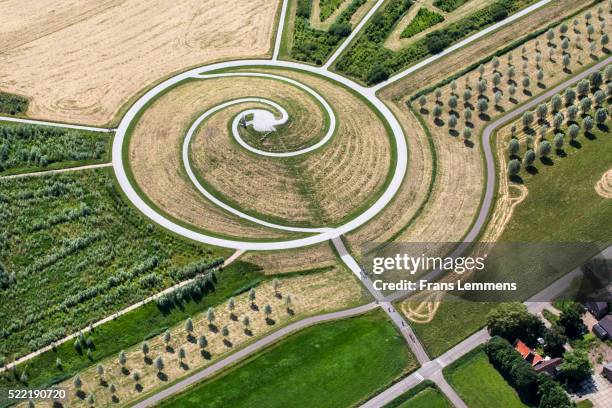 netherlands, barendrecht, artificial hill called gaatkensbult - terra bonificata foto e immagini stock