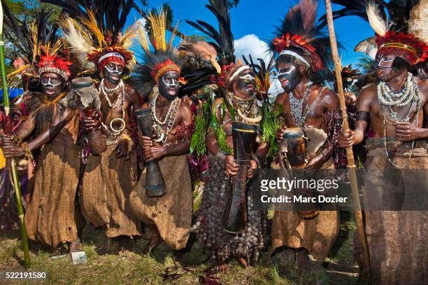 traditional dancers arriving at goroka festival - goroka stock pictures, royalty-free photos & images