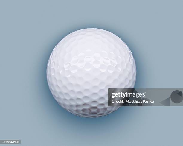 golf ball - pelota de golf fotografías e imágenes de stock