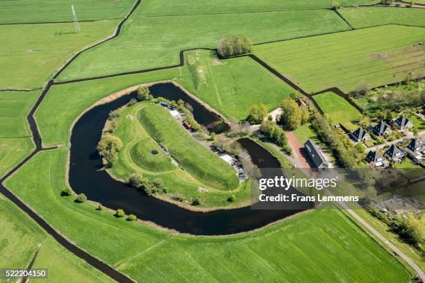 netherlands, markenbinnen, fort called markenbinnen - moat 個照片及圖片檔