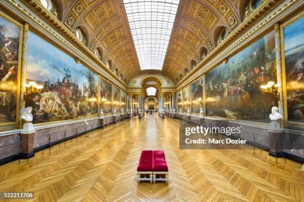 chateau de versailles battles gallery - versailles stockfoto's en -beelden