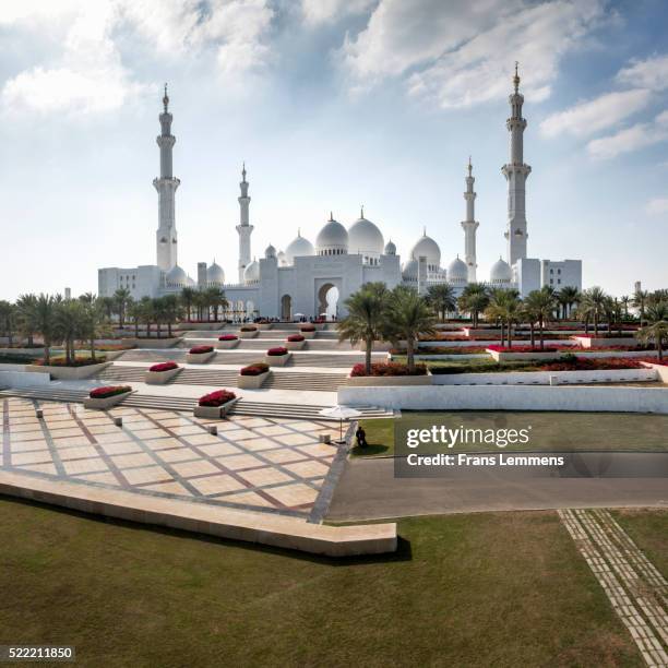 abu dhabi, sheikh zayed grand mosque - sheikh zayed grand mosque stock pictures, royalty-free photos & images