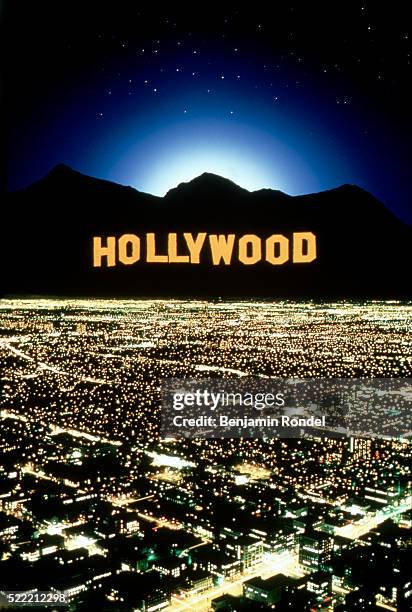 hollywood, ca - hollywood sign at night - fotografias e filmes do acervo