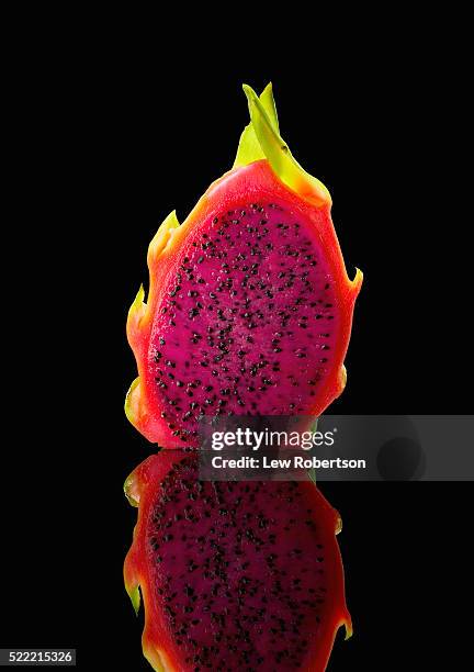 dragonfruit - röd pitahayafrukt bildbanksfoton och bilder