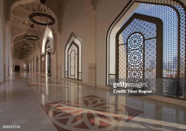 qatar, doha, state mosque - qatar mosque stock pictures, royalty-free photos & images