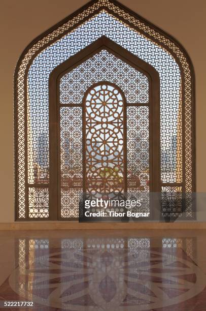 qatar, doha, state mosque - qatar mosque stock pictures, royalty-free photos & images