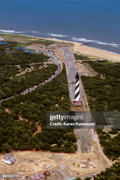 moving cape hatteras lighthouse - cape hatteras stockfoto's en -beelden