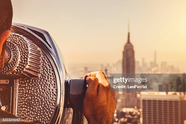 vista del horizonte de la ciudad de nueva york - centro rockefeller fotografías e imágenes de stock