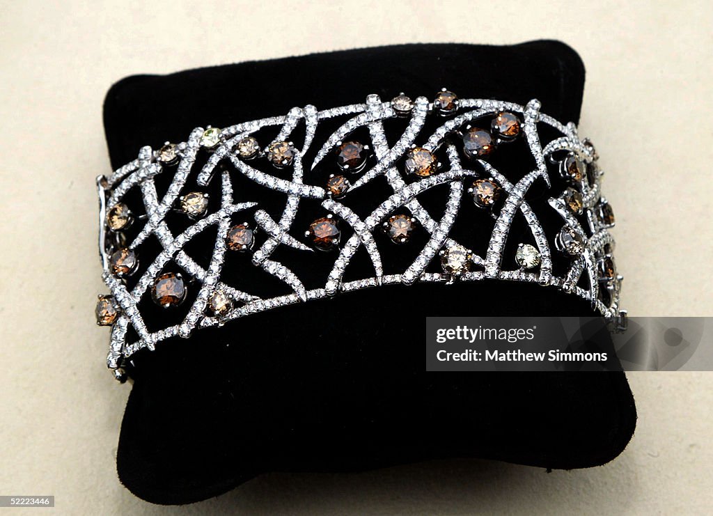 "Wrap Me In Diamonds" Luxury Suite