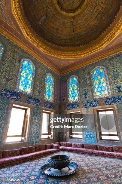 palace topkapi in istanbul - topkapi palace stock pictures, royalty-free photos & images