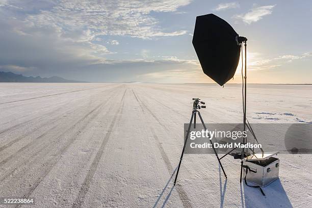 tripod, reflector and camera gear on salt flat - fotografie benodigdheden stockfoto's en -beelden