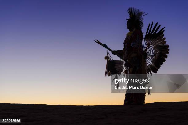 navajo man wearing traditional clothes - north american tribal culture 個照片及圖片檔