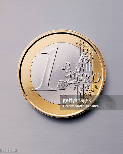 euro coin - monedas de la unión europea fotografías e imágenes de stock