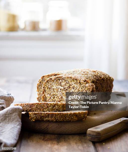 a gluten-free vegan nut and seed bread - gluten free bread - fotografias e filmes do acervo