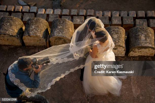 wedding in bagan - photographer myanmar stockfoto's en -beelden