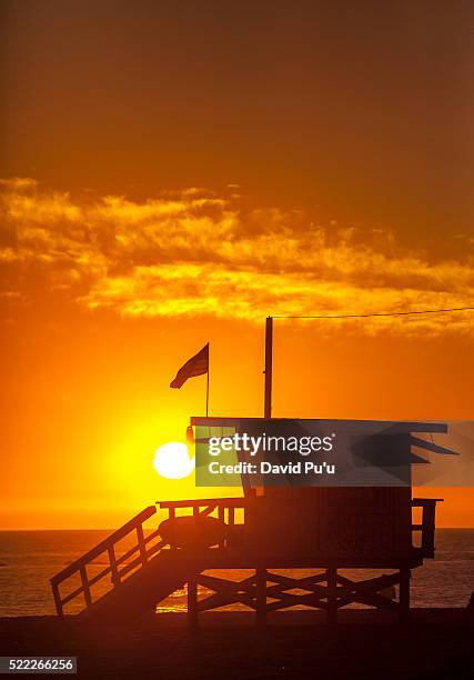 lifeguard hut at sunset - santa monica stock pictures, royalty-free photos & images