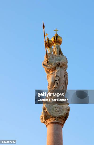 hungary, gyoýr, szžchenyi tžr, holy virgin'scolumn, - gyor stock pictures, royalty-free photos & images