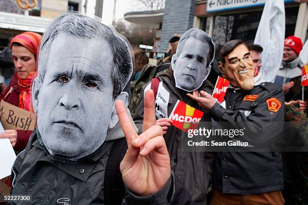 Bush Alpha Mask George Bush Mask Photos and Premium High Res Pictures - Getty Images