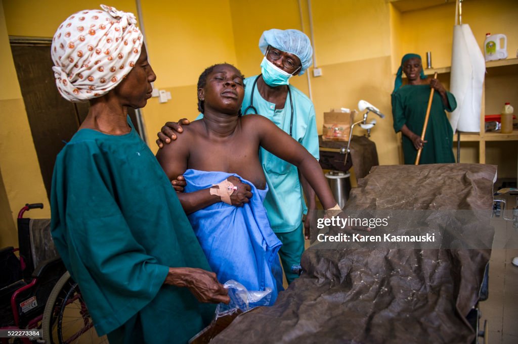 Hard Birth Difficult Birth At Nigerian Hospital High-Res Stock Photo - Getty Images