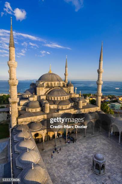 sultan ahmet camii (blue mosque) in istanbul - sultan ahmad moschee stock-fotos und bilder