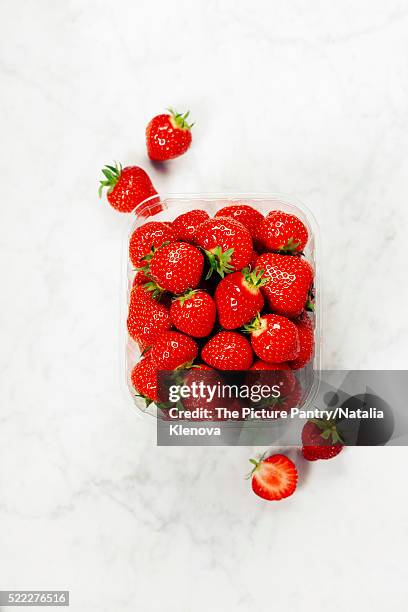 strawberry - punnet stock pictures, royalty-free photos & images