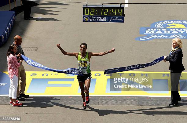 Lemi Berhanu Hayle of Ethiopia crosses the finish line to win the 120th Boston Marathon on April 18, 2016 in Boston, Massachusetts.