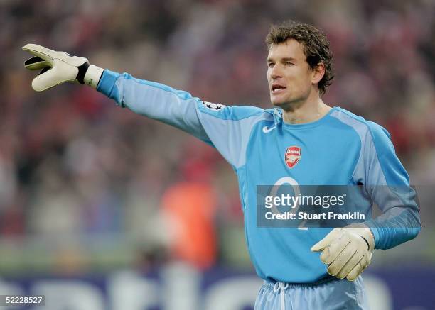 Jens Lehmann of Arsenal gives orders during the Champions League second round, first leg match between Bayern Munich and Arsenal at the Olympic...
