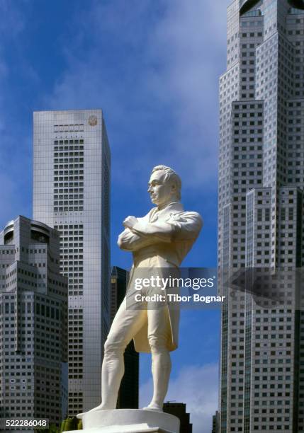 Patung Raffles 125 Raffles Statue Stock Photos, High-Res Pictures, and Images - Getty ...