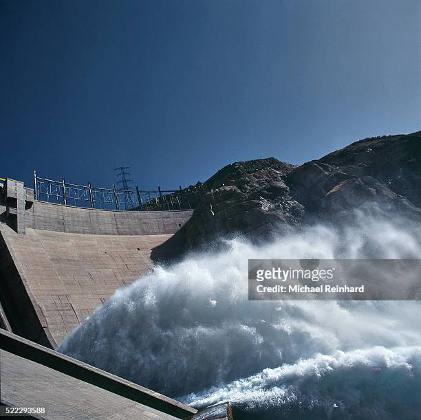 karakaya dam turkey - centrale idroelettrica foto e immagini stock