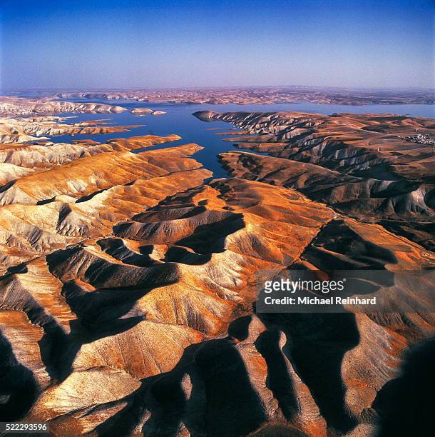 ataturk dam turkey - euphrates river stockfoto's en -beelden