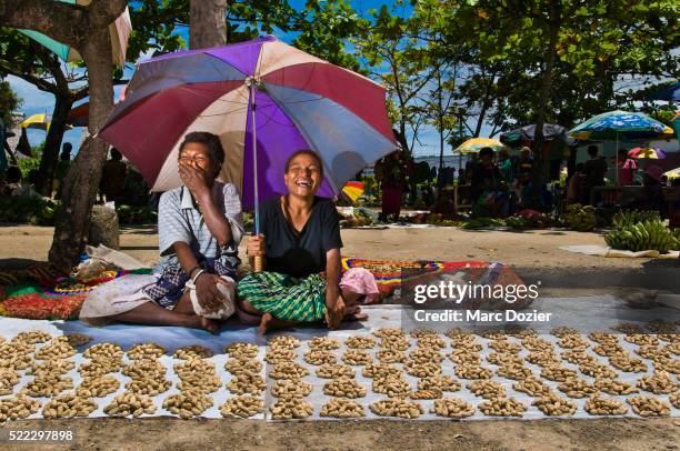 market peanut seller - papua new guinea market stock pictures, royalty-free photos & images