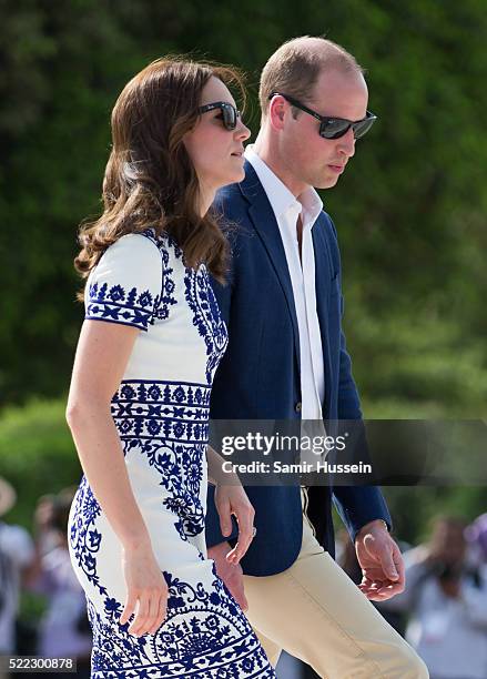 Prince William, Duke of Cambridge and Catherine, Duchess of Cambridge visit the Taj Mahal on April 16, 2016 in Agra, India.