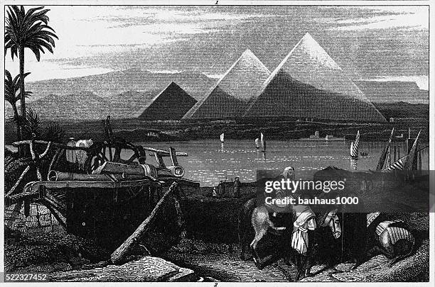 ilustrações, clipart, desenhos animados e ícones de pirâmides de gizé engraving - pirâmide estrutura construída