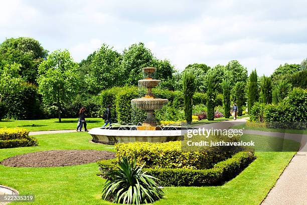 fountain in regent's park - regents park stock pictures, royalty-free photos & images