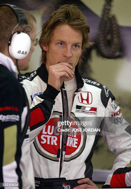 British Bar Honda F1 driver Jenson Button chats with a mechanic during a training session at Ricardo Tormo racetrack in Cheste, Valencia, 24 February...