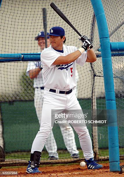 Los Angeles Dodgers infielder Hee-Seop Choi of South Korea runs batting drills during a practice session at team's Spring Training center in Vero...